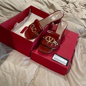 Authentic VALENTINO V logo patent leather mules